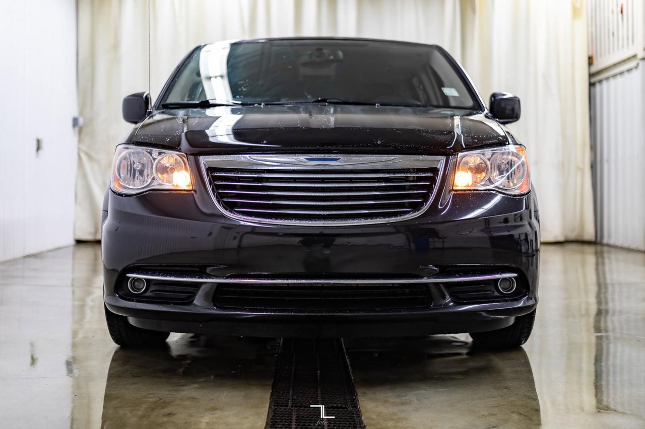 2015 Chrysler Town & Country Touring L Leather Nav DVD BCam Red Deer AB