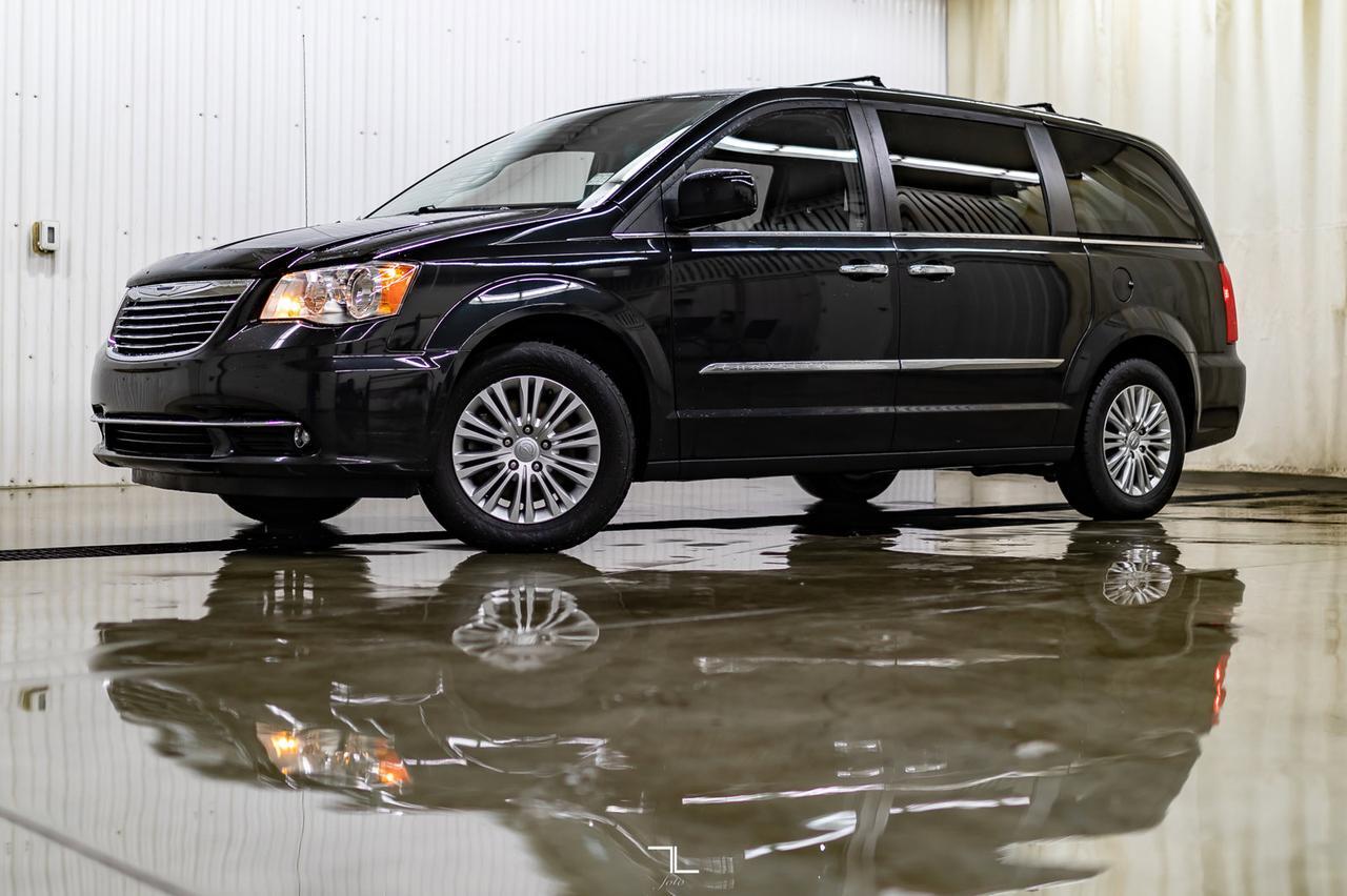 2015 Chrysler Town & Country Touring L Leather Nav DVD BCam Red Deer AB