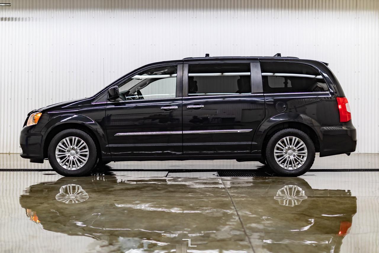 2015 Chrysler Town & Country Touring L Leather Nav DVD BCam Red Deer AB