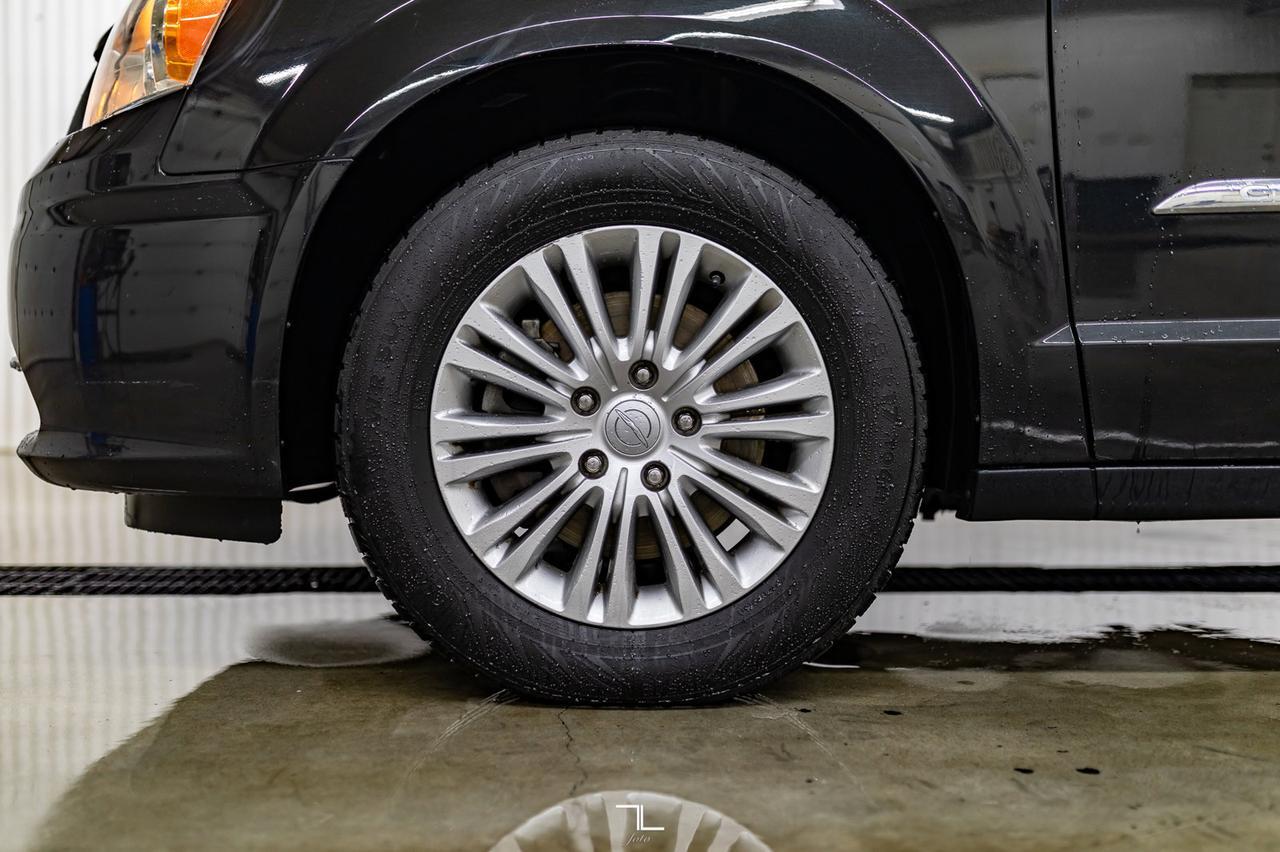 2015 Chrysler Town & Country Touring L Leather Nav DVD BCam Red Deer AB