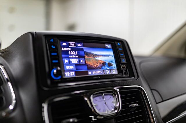 2015 Chrysler Town & Country Touring L Leather Nav DVD BCam Red Deer AB