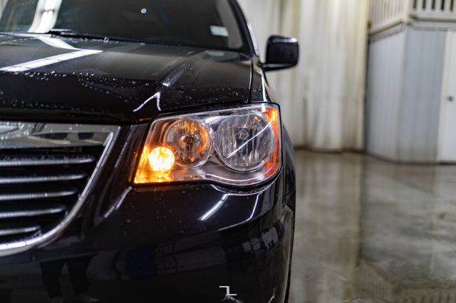 2015 Chrysler Town & Country Touring L Leather Nav DVD BCam Red Deer AB