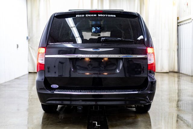 2015 Chrysler Town & Country Touring L Leather Nav DVD BCam Red Deer AB