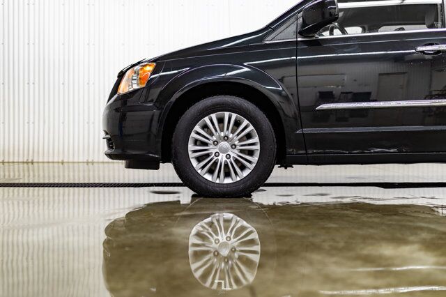 2015 Chrysler Town & Country Touring L Leather Nav DVD BCam Red Deer AB