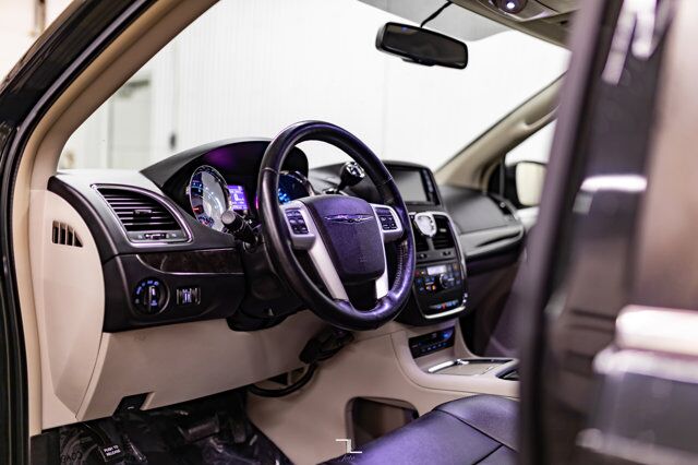 2015 Chrysler Town & Country Touring L Leather Nav DVD BCam Red Deer AB