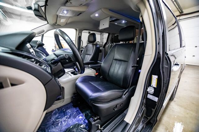 2015 Chrysler Town & Country Touring L Leather Nav DVD BCam Red Deer AB