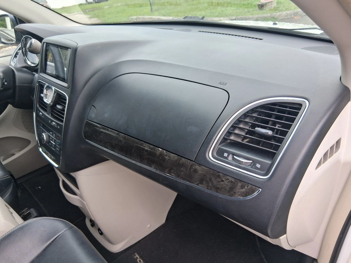 2015 Chrysler Town & Country Touring-L Minivan 4D Maitland FL