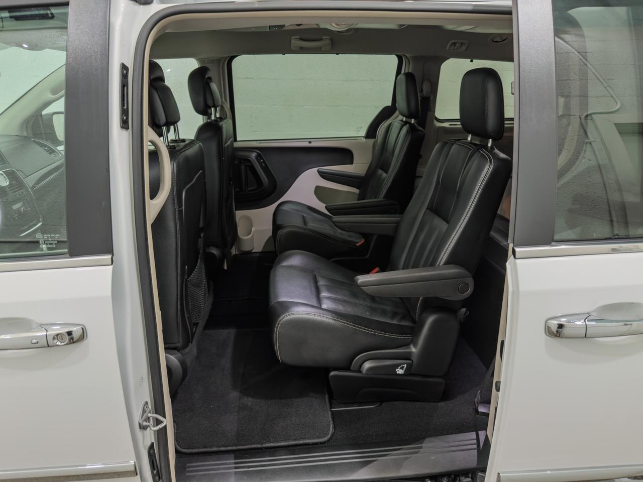 2015 Chrysler Town & Country Touring Tallmadge OH