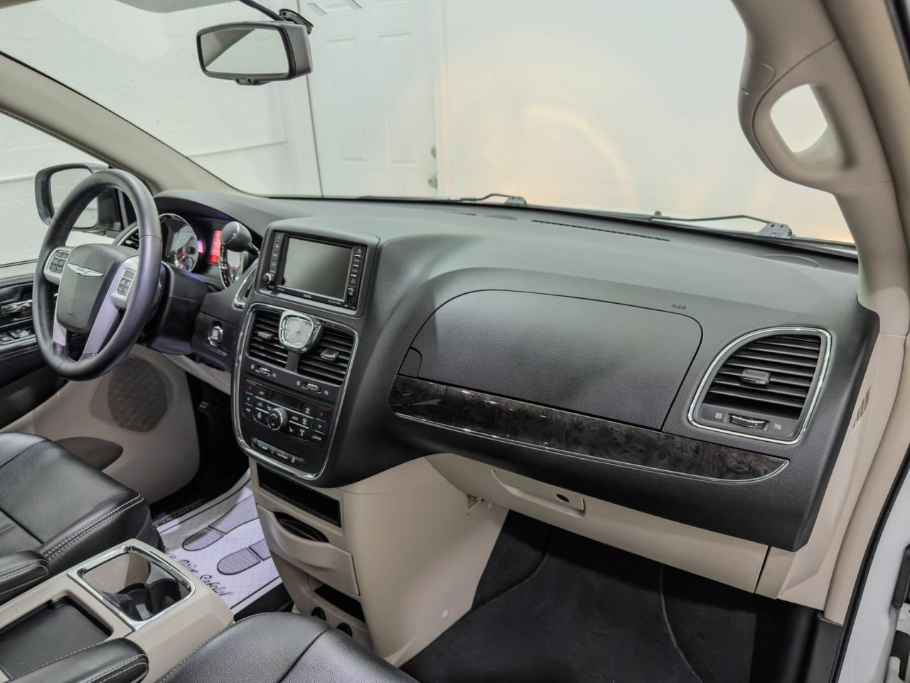 2015 Chrysler Town & Country Touring Tallmadge OH