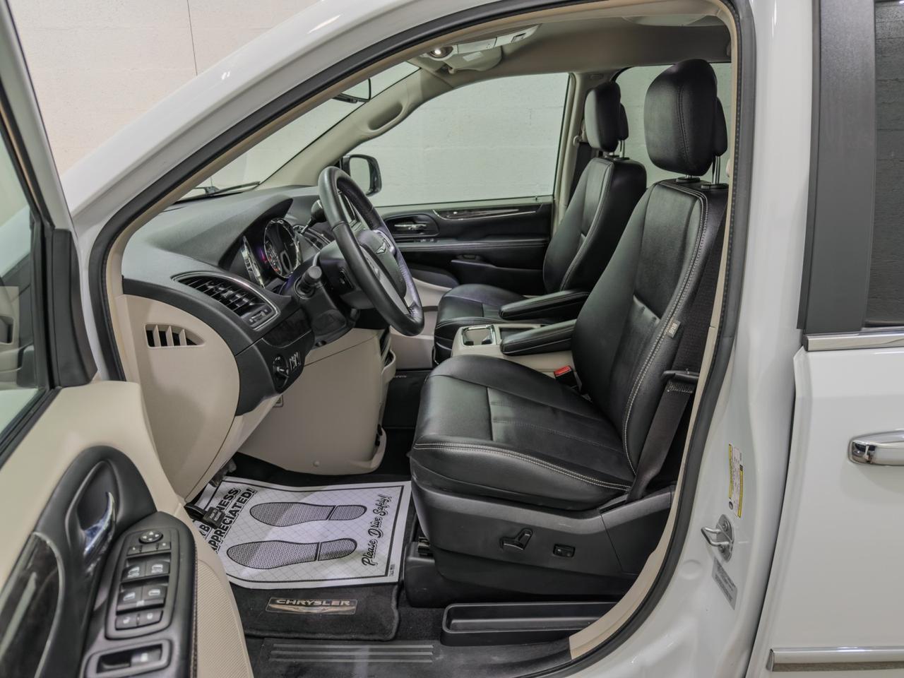 2015 Chrysler Town & Country Touring Tallmadge OH