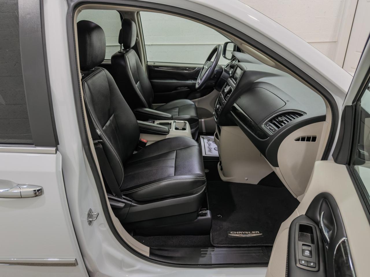 2015 Chrysler Town & Country Touring Tallmadge OH