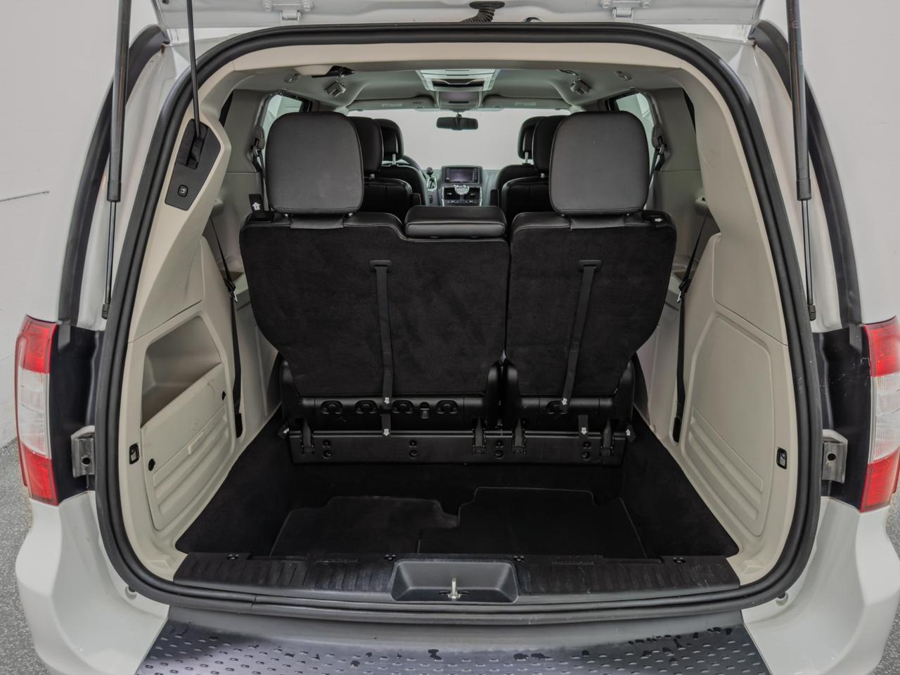 2015 Chrysler Town & Country Touring Tallmadge OH