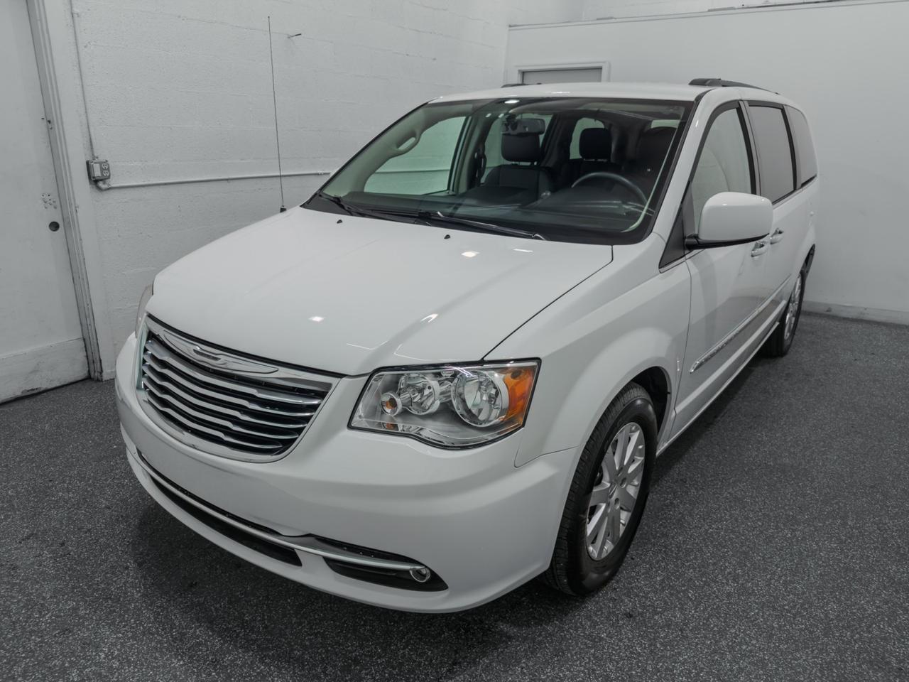 2015 Chrysler Town & Country Touring Tallmadge OH