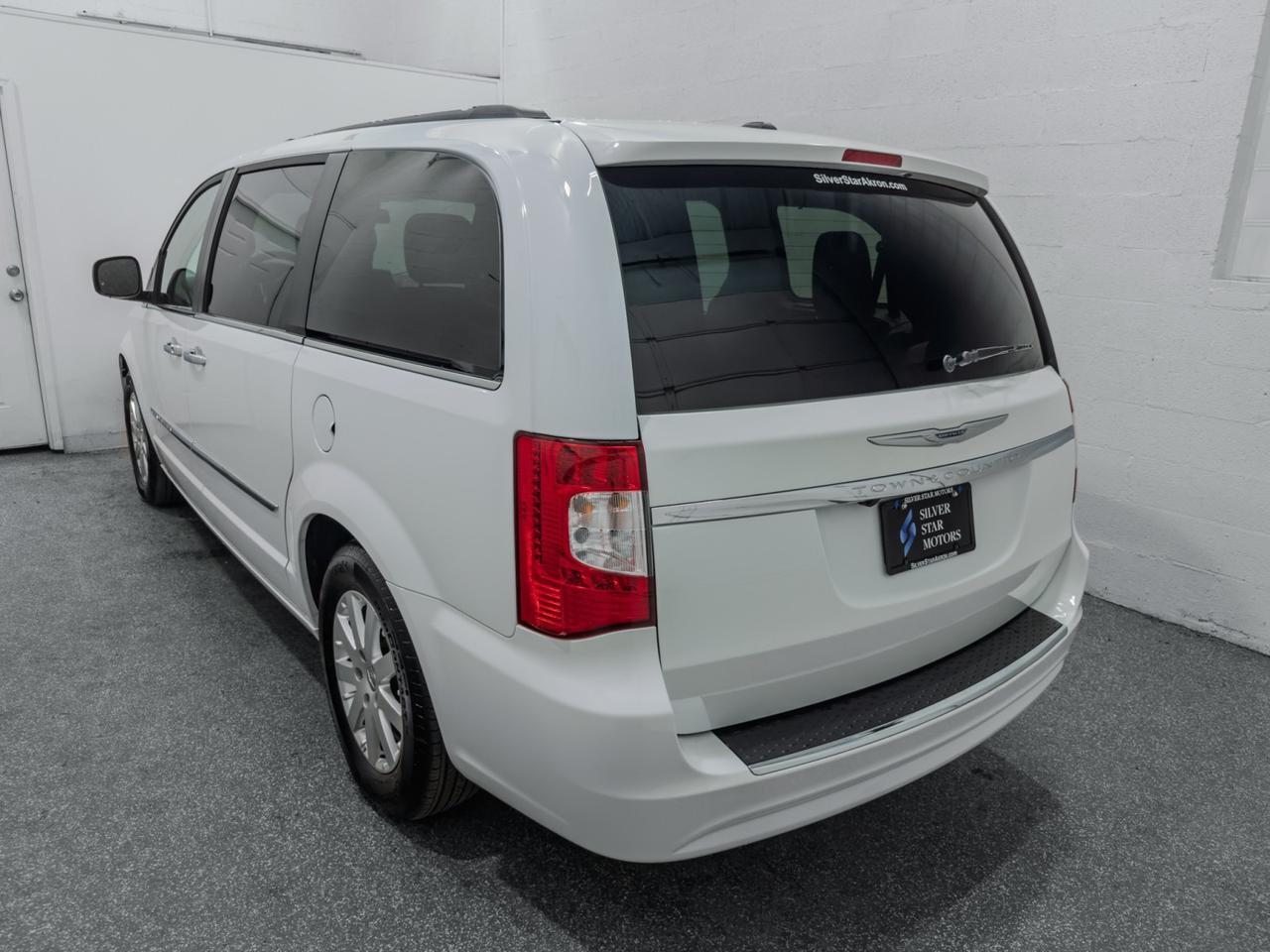 2015 Chrysler Town & Country Touring Tallmadge OH