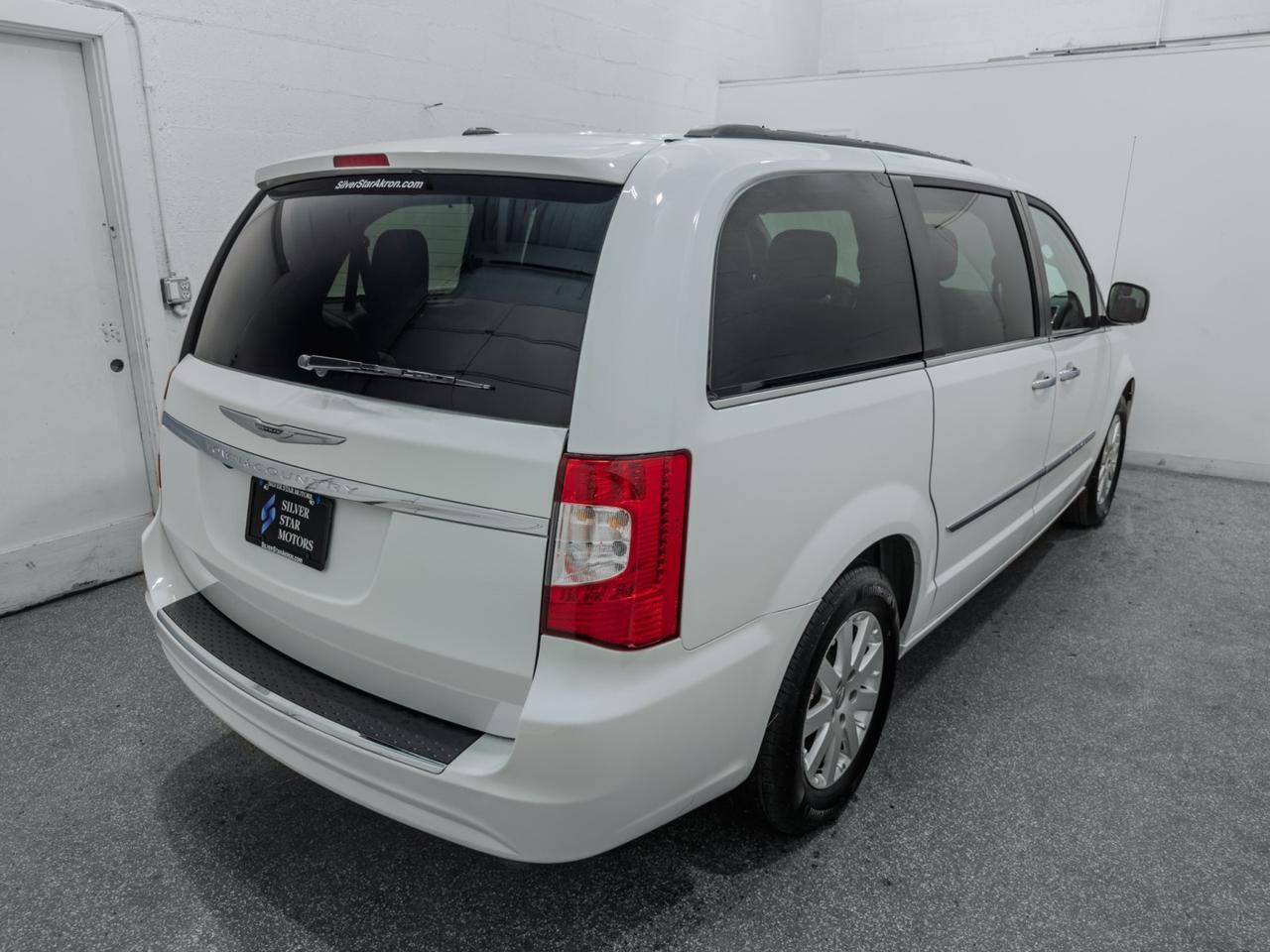 2015 Chrysler Town & Country Touring Tallmadge OH