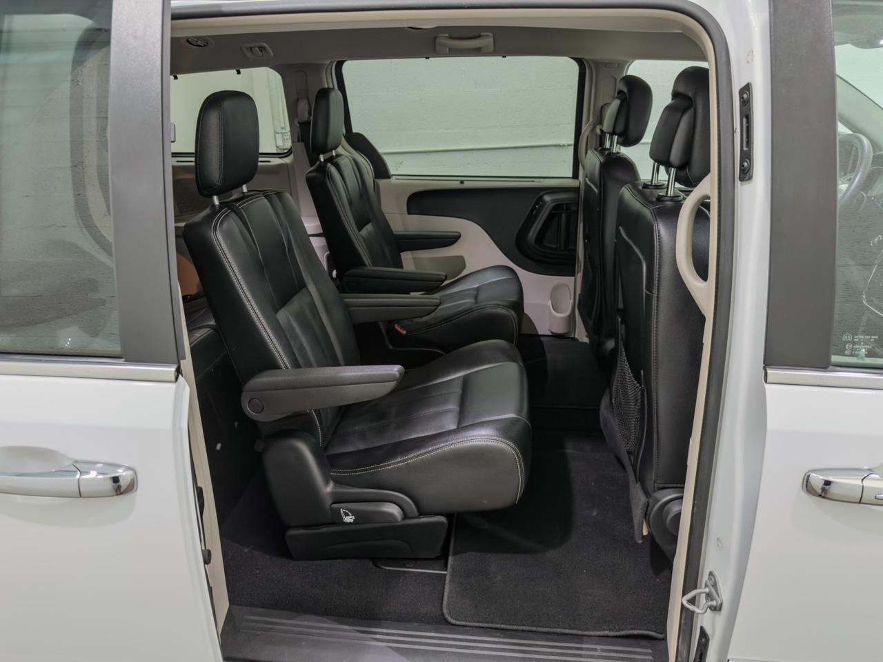 2015 Chrysler Town & Country Touring Tallmadge OH