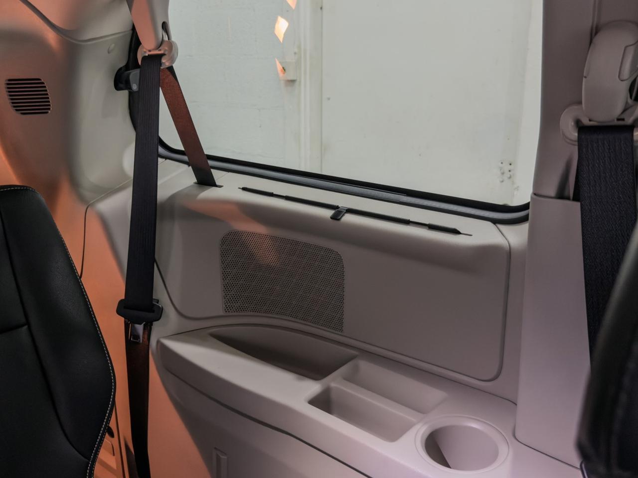 2015 Chrysler Town & Country Touring Tallmadge OH