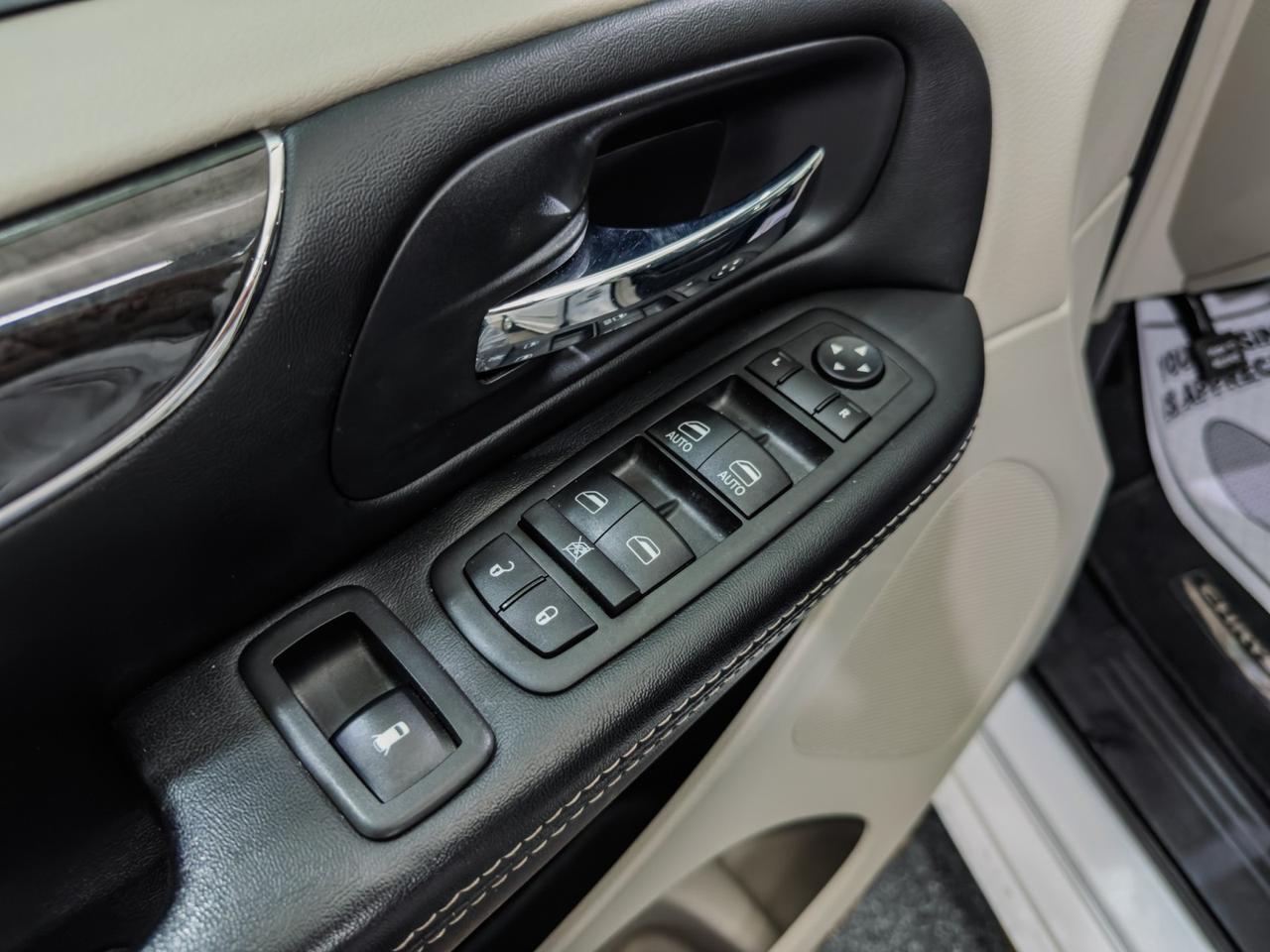 2015 Chrysler Town & Country Touring Tallmadge OH