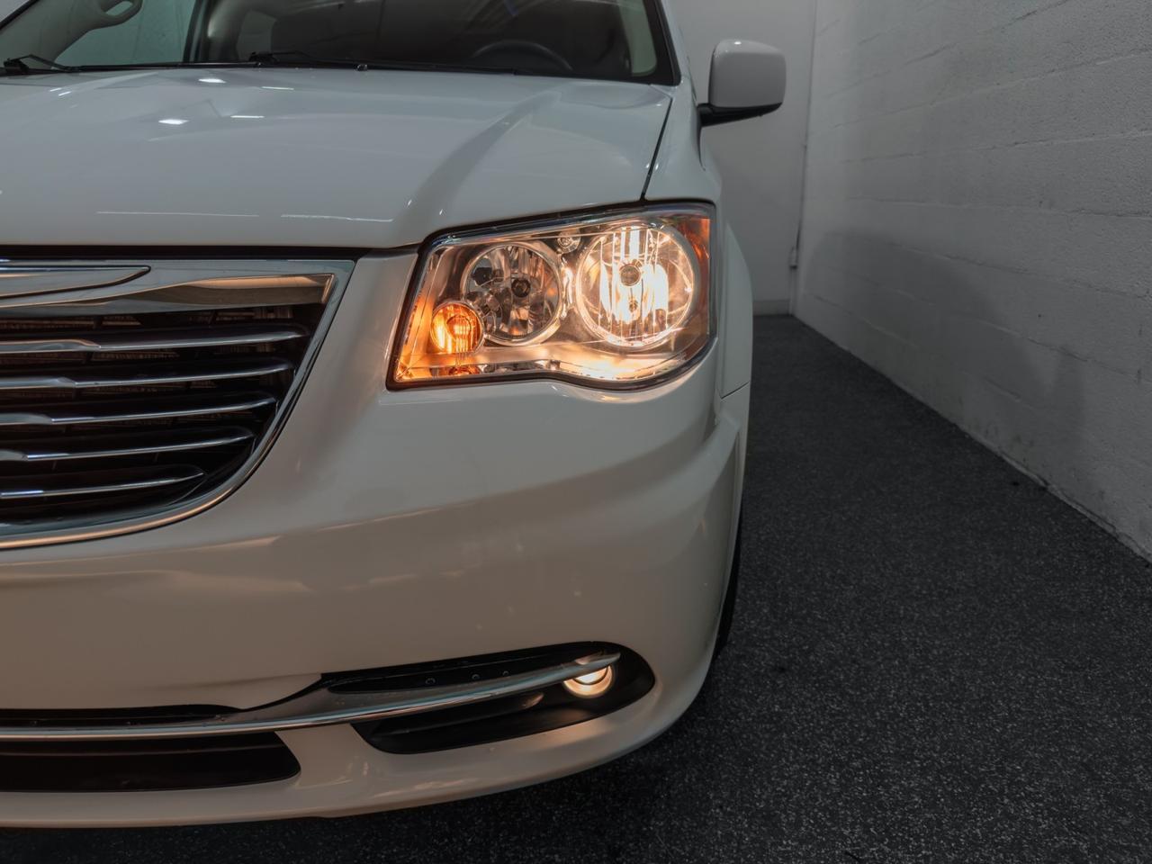2015 Chrysler Town & Country Touring Tallmadge OH