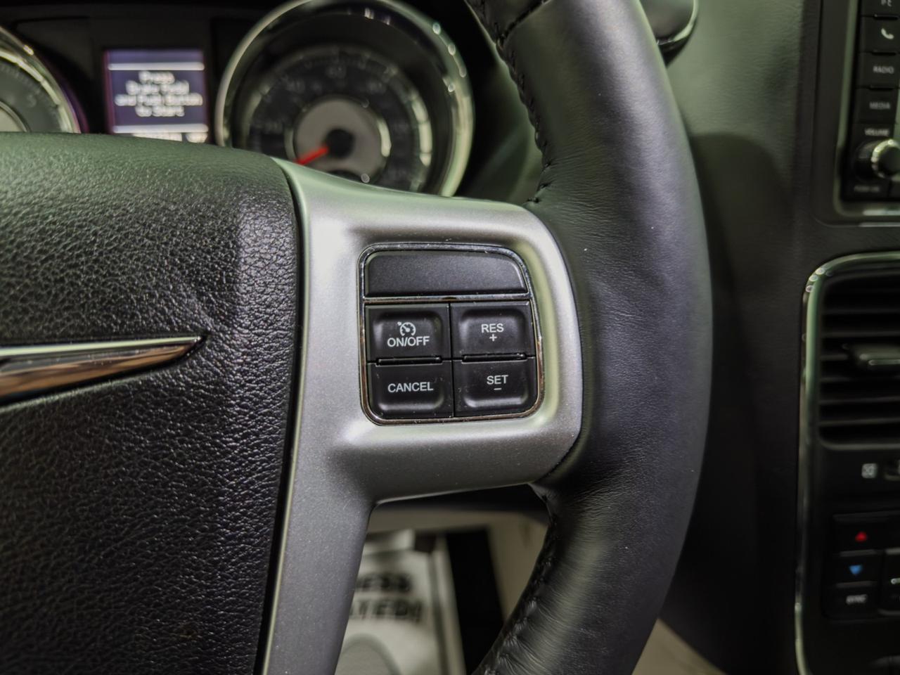 2015 Chrysler Town & Country Touring Tallmadge OH