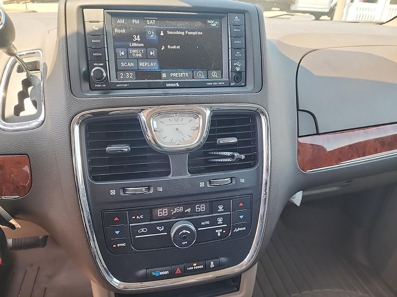 2015 Chrysler Town &amp; Country Touring Richmond VA