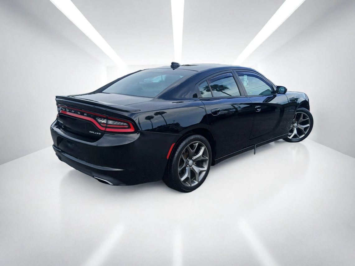 2015 Dodge Charger SXT Sedan 4D