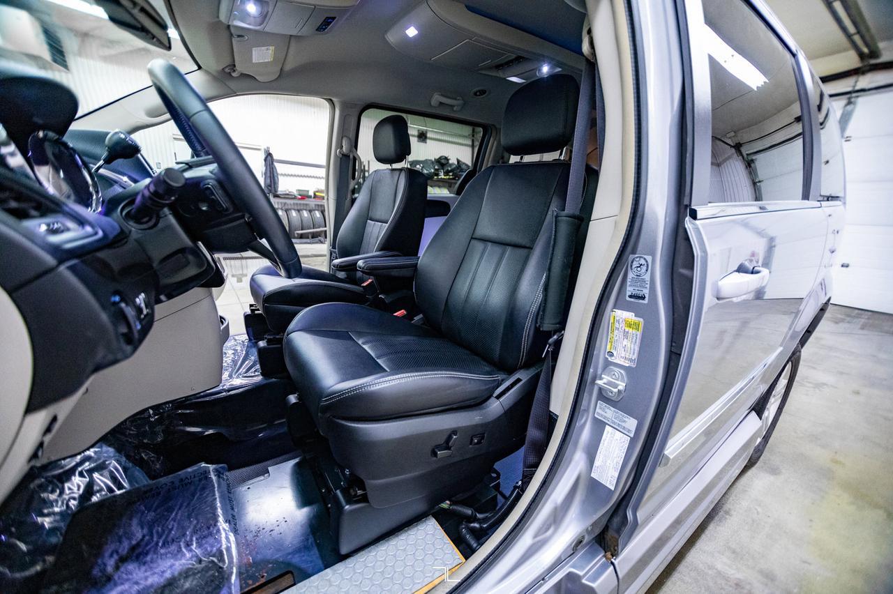 2015 Dodge Grand Caravan Crew Plus Wheelchair Conversion Leather Nav BCam Red Deer AB