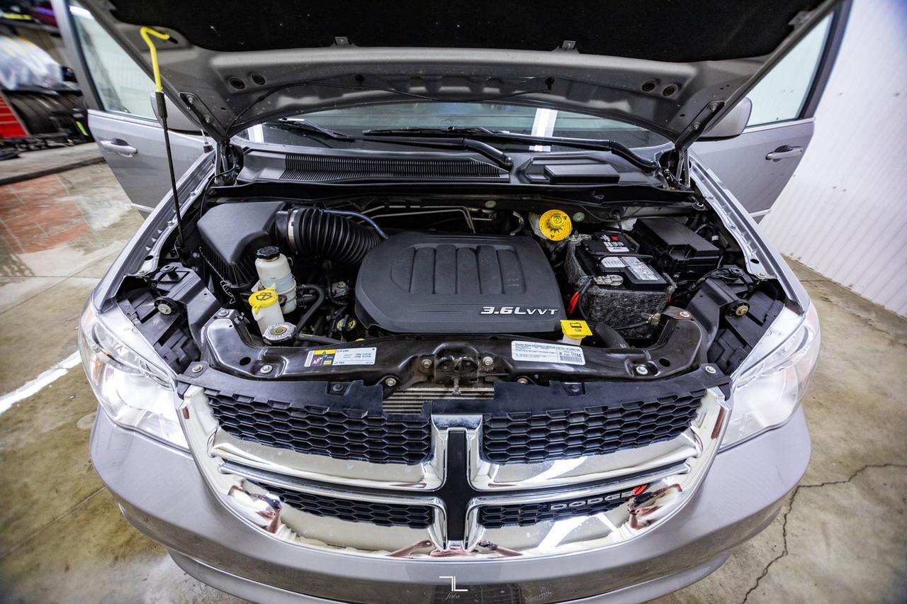 2015 Dodge Grand Caravan Crew Plus Wheelchair Conversion Leather Nav BCam Red Deer AB