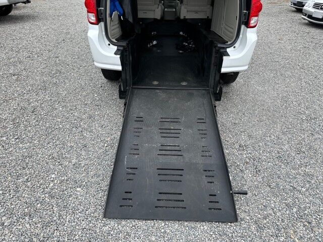 2015 Dodge Grand Caravan SE Braun Rear Load Wheelchair Van Ashland VA