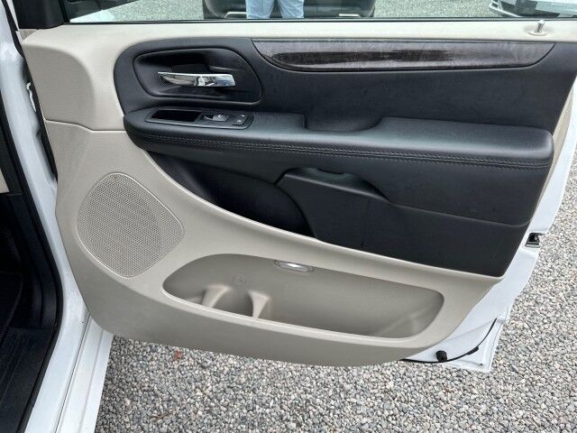 2015 Dodge Grand Caravan SE Braun Rear Load Wheelchair Van Ashland VA