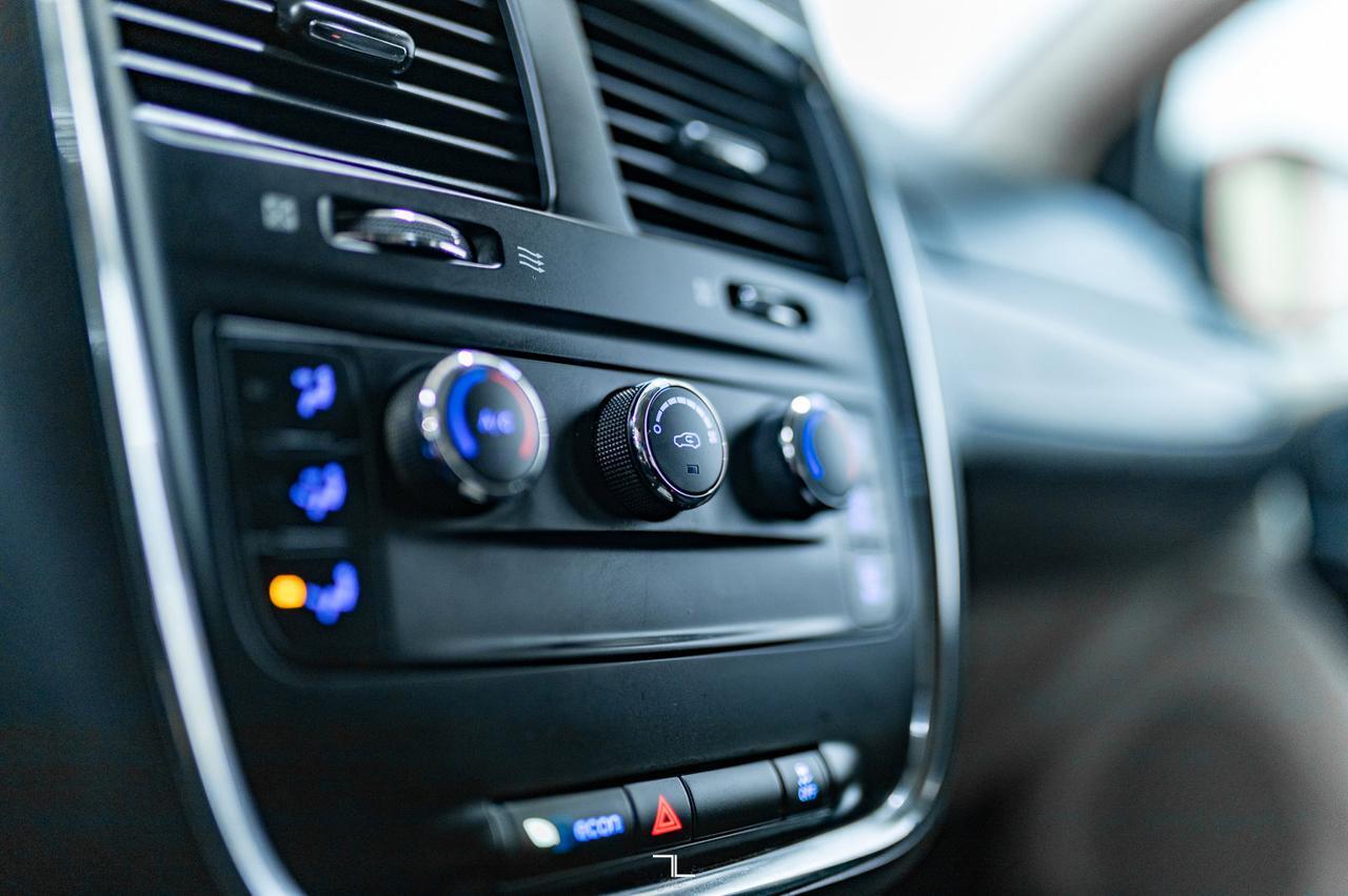 2015 Dodge Grand Caravan SXT Stow N&apos; Go Red Deer AB