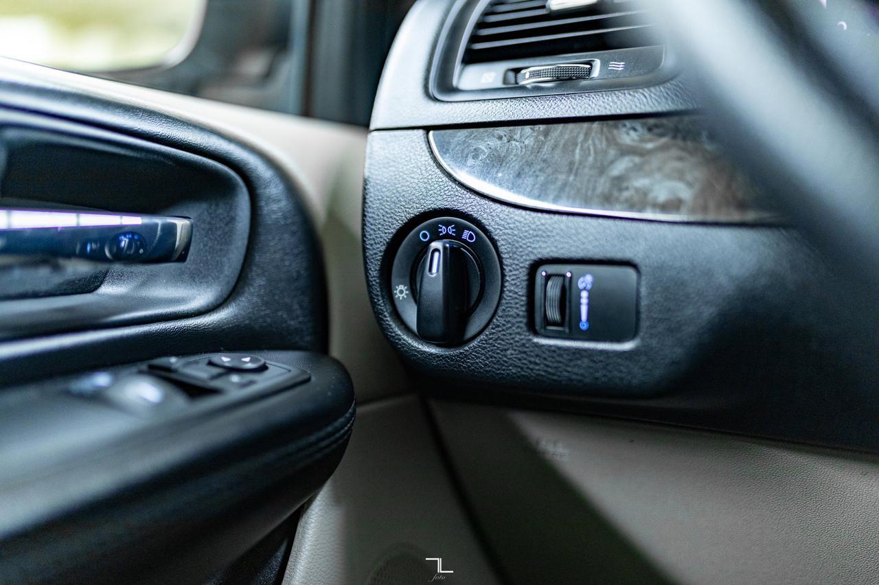 2015 Dodge Grand Caravan SXT Stow N&apos; Go Red Deer AB