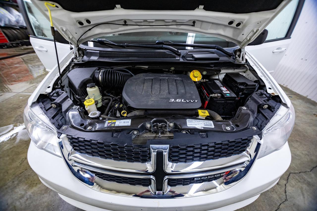 2015 Dodge Grand Caravan SXT Stow N&apos; Go Red Deer AB