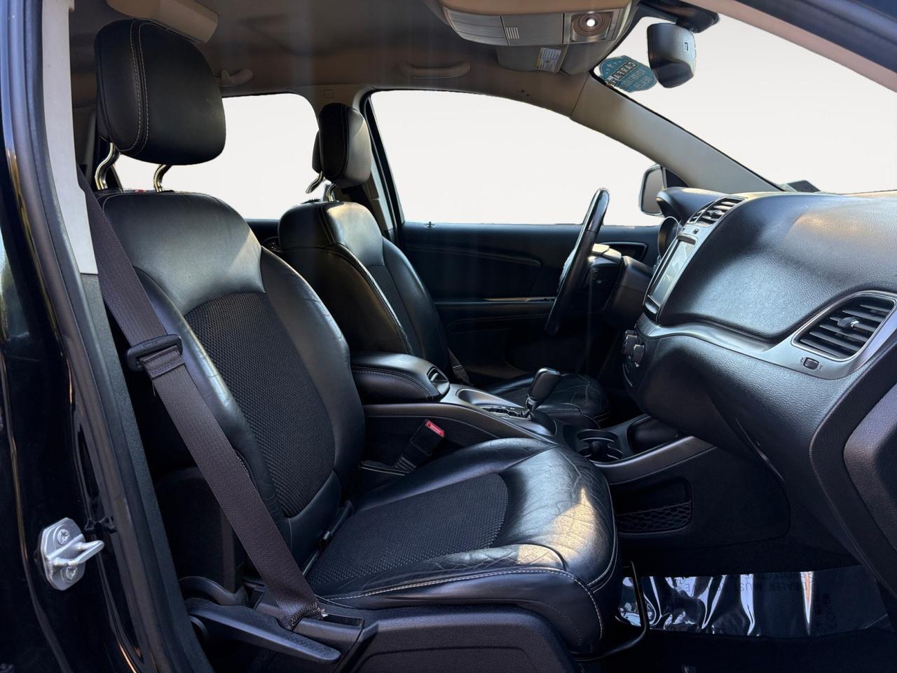 2015 Dodge Journey Crossroad, ROOF RACKS, 3RD ROW SEATING, BLUETOOTH/AUX PORT, KEYLESS ENTRY & START, POWER HEATING MIRRORS, LOW MILES, CLEAN CARFAX, TAKE ON THE JOURNEY! Virginia Beach VA