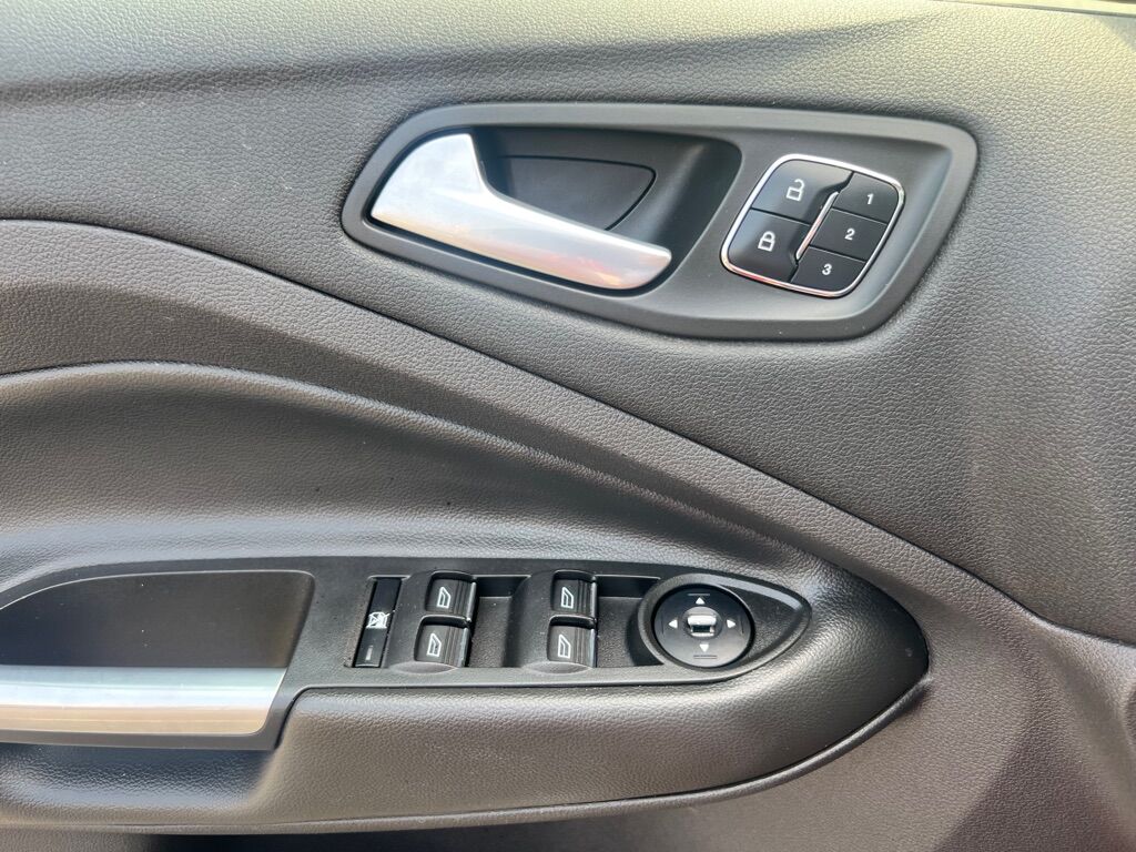 2015 FORD ESCAPE TITANIUM Des Moines WA