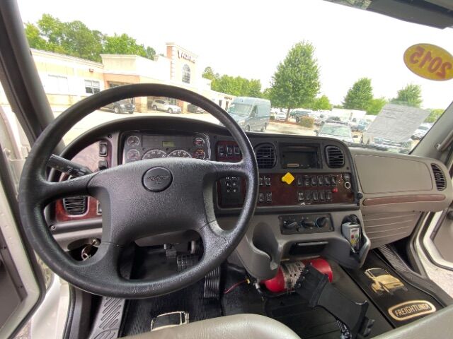 2015 FREIGHTLINER M2 106 MED CAR HAULER Charlotte NC