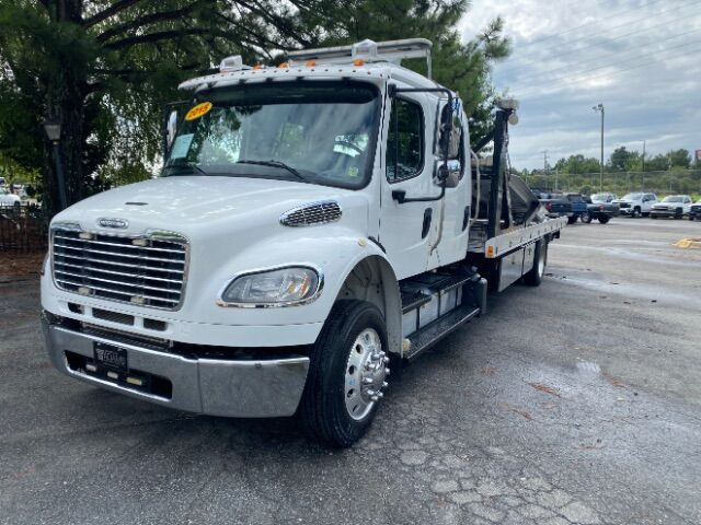 2015 FREIGHTLINER M2 106 MED CAR HAULER Charlotte NC
