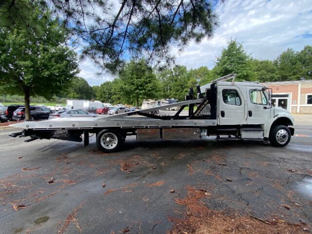 2015 FREIGHTLINER M2 106 MED CAR HAULER Charlotte NC