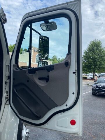 2015 FREIGHTLINER M2 106 MED CAR HAULER Charlotte NC