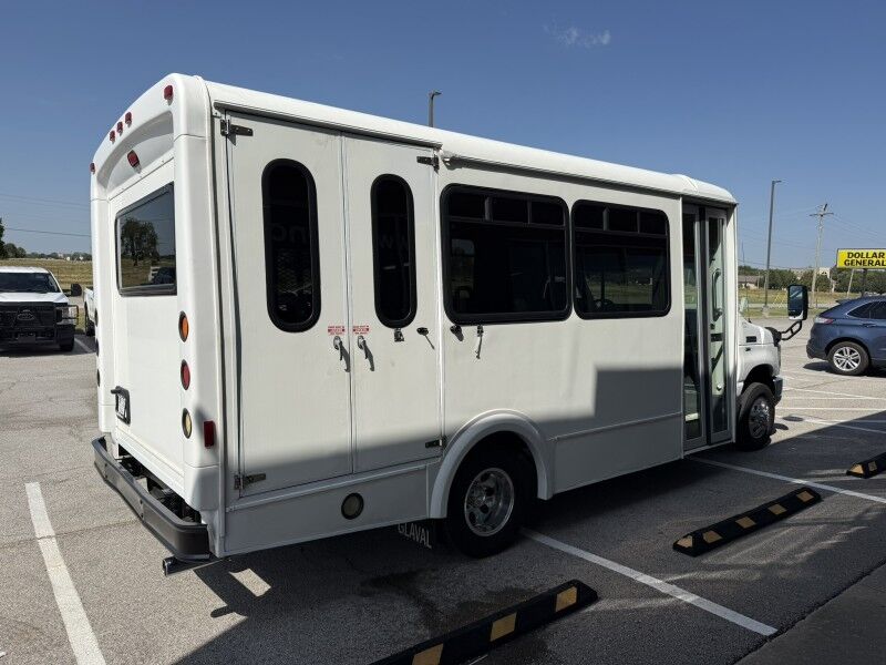 2015 Ford E-350 Passenger Bus w/ Wheelchair Lift Collinsville OK