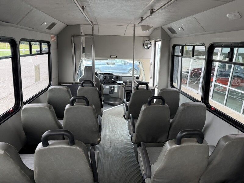 2015 Ford E-350 Passenger Bus w/ Wheelchair Lift Collinsville OK