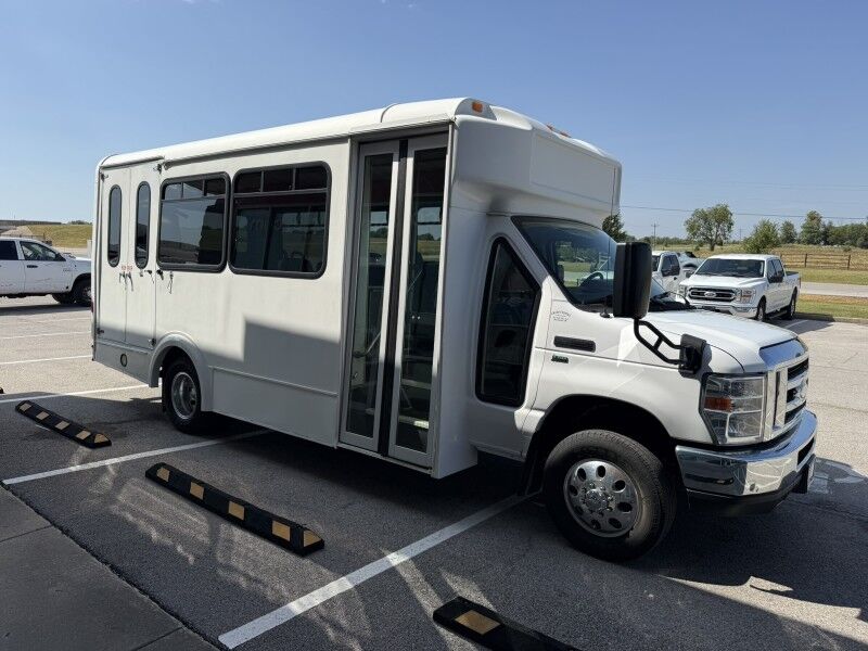 2015 Ford E-350 Passenger Bus w/ Wheelchair Lift Collinsville OK