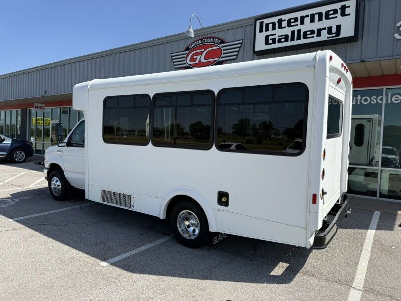 2015 Ford E-350 Passenger Bus w/ Wheelchair Lift Collinsville OK