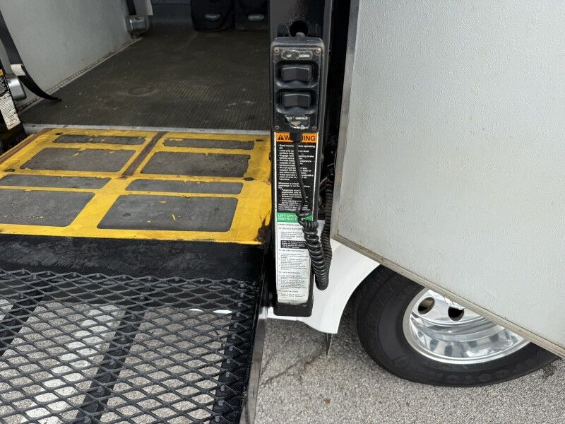2015 Ford E-350 Passenger Bus w/ Wheelchair Lift Collinsville OK