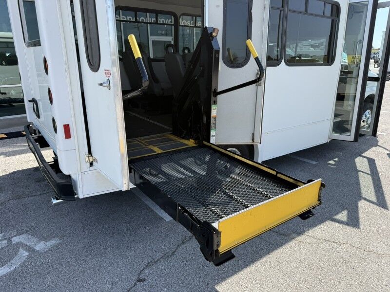 2015 Ford E-350 Passenger Bus w/ Wheelchair Lift Collinsville OK