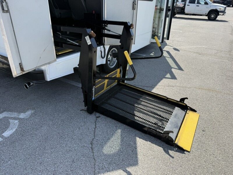 2015 Ford E-350 Passenger Bus w/ Wheelchair Lift Collinsville OK