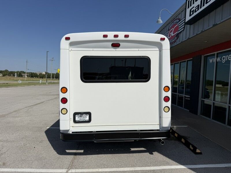 2015 Ford E-350 Passenger Bus w/ Wheelchair Lift Collinsville OK