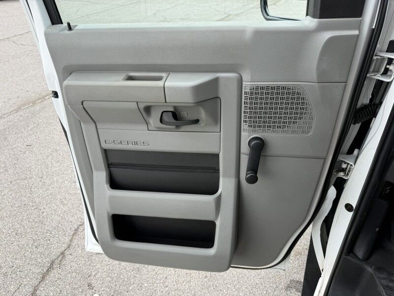 2015 Ford E-350 Passenger Bus w/ Wheelchair Lift 61k mi's Collinsville OK