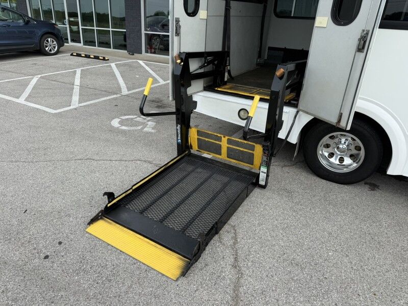 2015 Ford E-350 Passenger Bus w/ Wheelchair Lift 61k mi's Collinsville OK