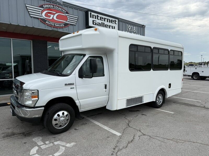 2015 Ford E-350 Passenger Bus w/ Wheelchair Lift 61k mi's Collinsville OK